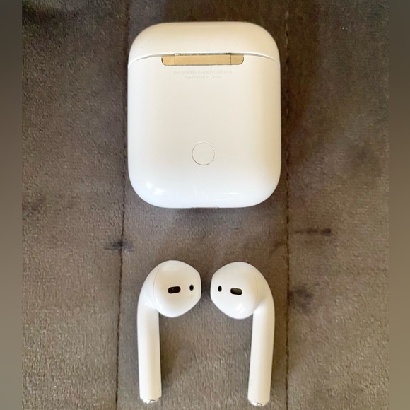 Apple Airpod 1st Gen w/ charging case and box